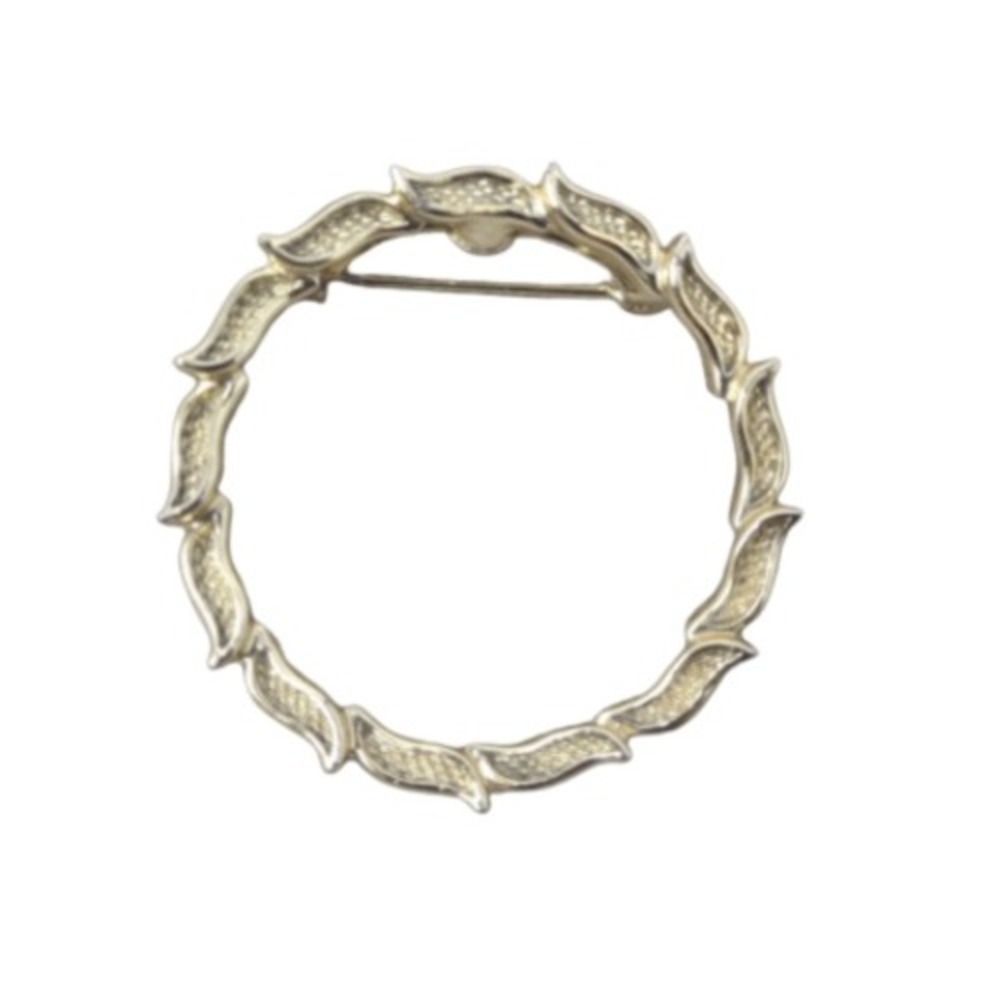 Vintage Gerry's Hallmark Signed Smooth Textured Gold Tone Leaves Wreath Brooch‎